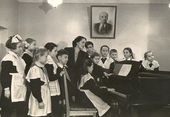 Т.А. Жиркевич (1904–1983) с учениками. Вторая половина 1940-х
